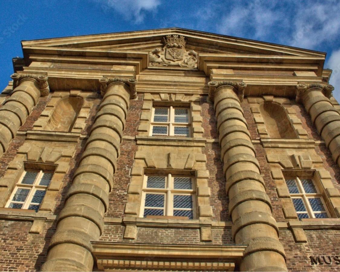 Charleville-Mezieres: Belle Vue Place Ducale ภายนอก รูปภาพ